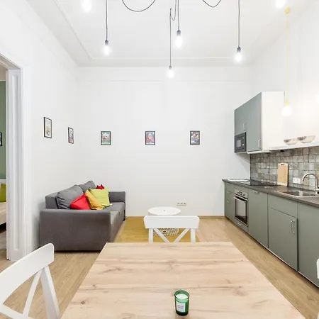Apartment Stylish & 2br Budapest