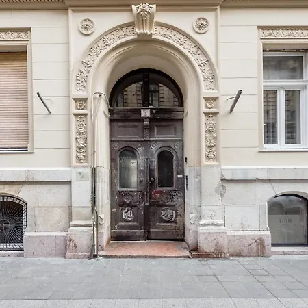 Stylish & 2br Apartment *